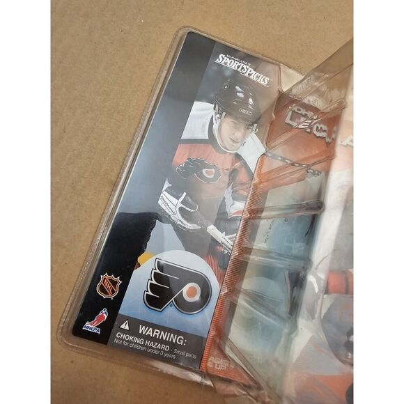 MCFARLANE - NHL - John LeClair - Philadelphia Flyers - Series 1 - Picture 2 of 8